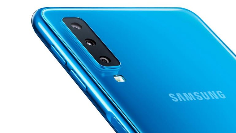 Üç Arka Kameralı Samsung Galaxy A7 Geldi